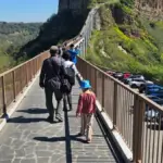 Civita di Bagnoregio oltre il ponte: cosa raccontano le case, i vicoli e il paesaggio di tufo