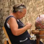 Offida e il merletto a tombolo: il lavoro delle mani dietro una tradizione ancora visibile